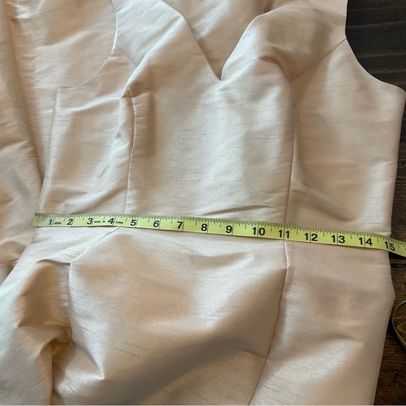 Elegant Cream Sleeveless Dress - Picture 7 of 12